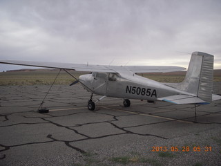 11 89u. Hanksville - another airplane