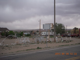 215 89u. Hanksville - roadside sculpture