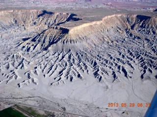 15 89v. aerial - Hanksville to Capitol Reef