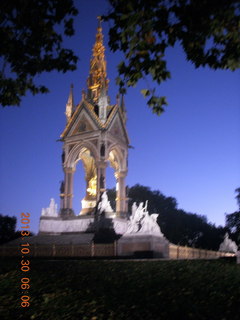 6 8ew. London run - Albert memorial