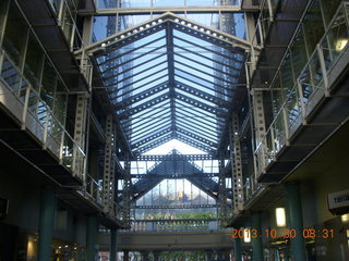 38 8ew. London tour - shopping mall ceiling