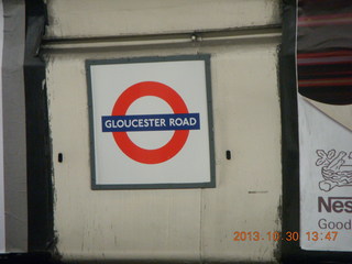 123 8ew. London tube sign