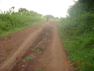 18 8f5. Uganda - farm resort run