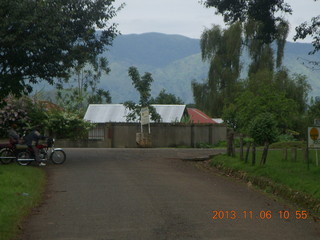 130 8f6. Uganda - Tooro Botanical Garden - walk back to hotel