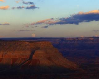 red moonrise in Globe, Arizona