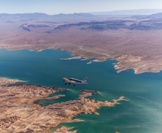 1338 8hn. N8377W in flight over Valley of Fire