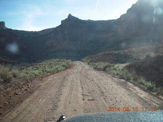 387 8mf. Canyonlands National Park - Shaefer switchbacks drive