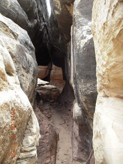 195 8mj. Canyonlands National Park - Needles - Elephant Hill + Chesler Park hike - slot or fissure