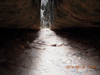 223 8mj. Canyonlands National Park - Needles - Elephant Hill + Chesler Park hike - slot or fissure