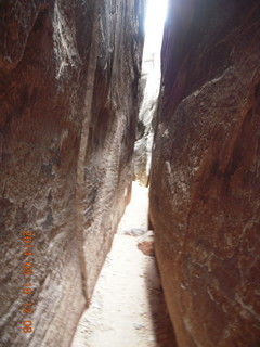 229 8mj. Canyonlands National Park - Needles - Elephant Hill + Chesler Park hike - slot or fissure