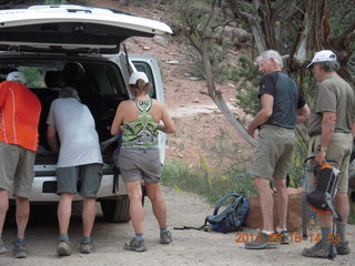 369 8mj. Canyonlands National Park - Needles - Elephant Hill trialhead - hikers