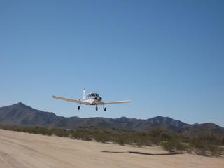 1421 8mu. N8377W landing