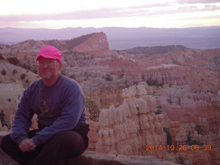 6 8ss. Bryce Canyon - sunrise at Fairyland viewpoint + Adam