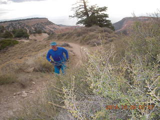 Bryce Canyon - Adam running the rim trail