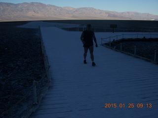 2624 8vr. Death Valley - Badwater Basin - Adam running