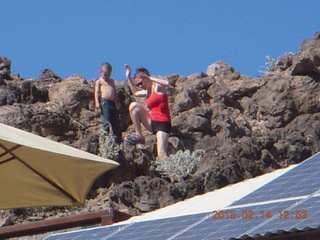 Desert Bar - cat-and-mouse runner climbing rocks