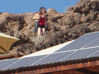Desert Bar - cat-and-mouse runner climbing rocks