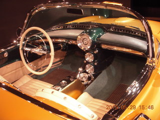 Gateway car museum - Oldsmobile F88 concept car 1954