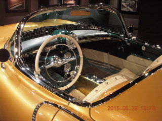 Gateway car museum - Oldsmobile F88 concept car 1954