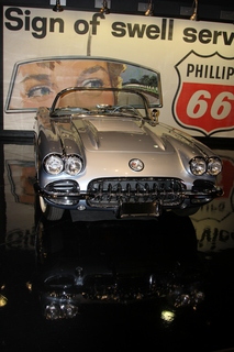 Gateway car museum - Oldsmobile F88 concept car 1954