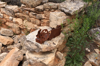 347 8zw. Calamity Mine camp site - old rusted radio