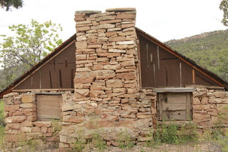 566 8zw. Calamity Mine camp site - chimney