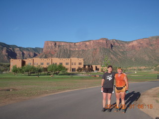 2762 8zx. Gateway Canyon - Karen and Adam - morning run