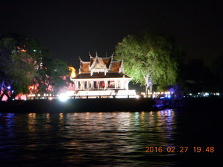 Bangkok dinner boat ride - temple of some sort