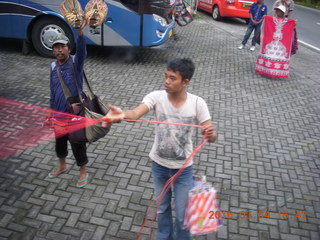 Indonesia - puppet show stop - parachute kid
