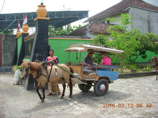 33 99c. Indonesia - Lombok - horse-drawn carriage ride