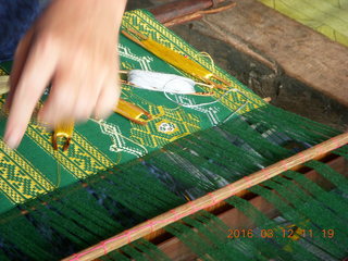 80 99c. Indonesia - Lombok - loom-weaving village
