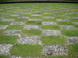 150 99d. Indonesia - Bali - temple at Klungkung - checkered lawn