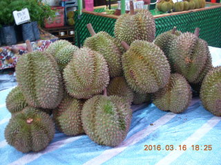 139 99g. Malaysia - Kuala Lumpur food tour - durian