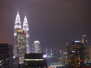 242 99h. Malaysia - Kuala Lumpur - Heli Lounge Bar- twin Petronas towers