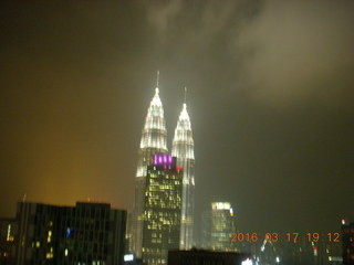 248 99h. Malaysia - Kuala Lumpur - Heli Lounge Bar- twin Petronas towers