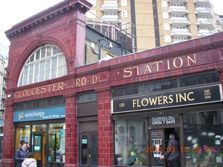 London tube ride - Gloucester Road Station +++