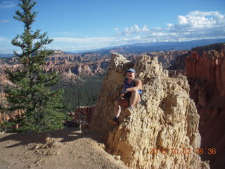 3008 9g2. Bryce Canyon - Bryce Point hike - Adam