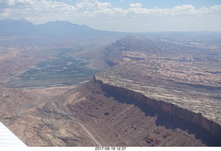 172 9sk. aerial - Canyonlands