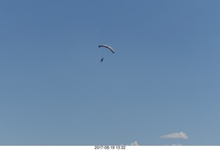 177 9sk. Canyonlands Airport - skydivers