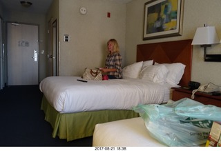 128 9sm. Rock Springs - Kim in our hotel room