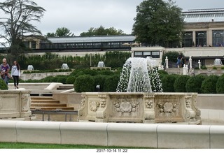 211 9ue. Longwood Gardens - fountain