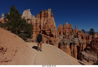 3133 9uu. Bryce Canyon National Park hike - Peek-A-Boo trail + Adam