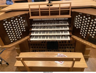 pipe organ console