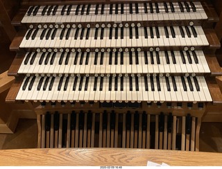 pipe organ console