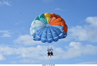 Anthony and Olga - Hawaii - parasailing