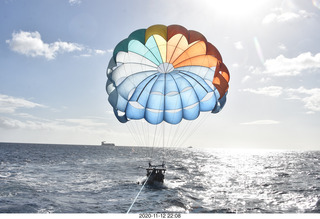 Anthony and Olga - Hawaii - parasailing