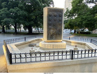 21 a0y. Argentina - Buenos Aires - morning run - monument