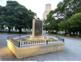 Argentina - Buenos Aires - morning run - monument