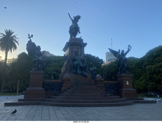 Argentina - Buenos Aires - morning run - monument