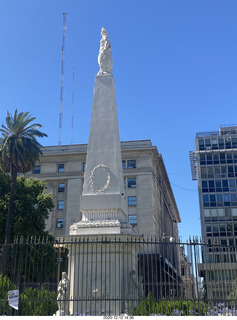 55 a0y. Argentina - Buenos Aires tour - monument